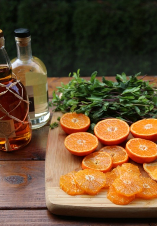 Making-tangerine-or-mandarin-mojitos