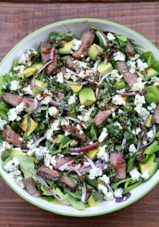 Steak-salad-with-blue-cheese-and-avocado
